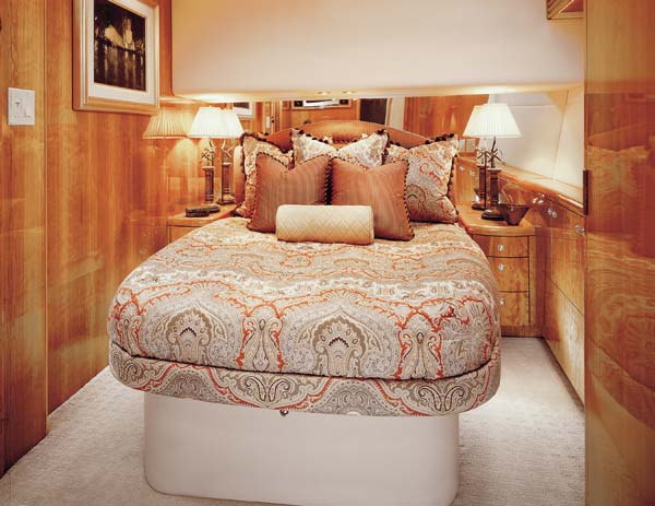 hatteras54-yacht-g3.jpg promo image