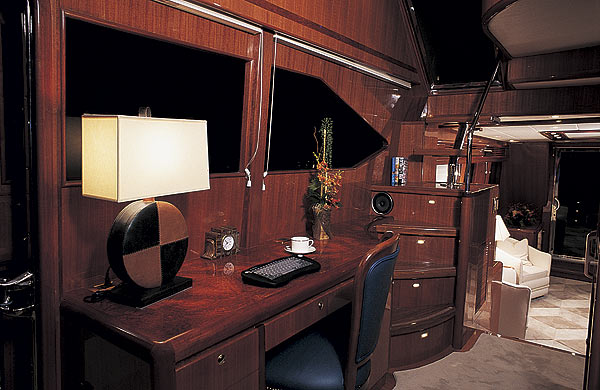 hampton680-yacht-g5.jpg promo image