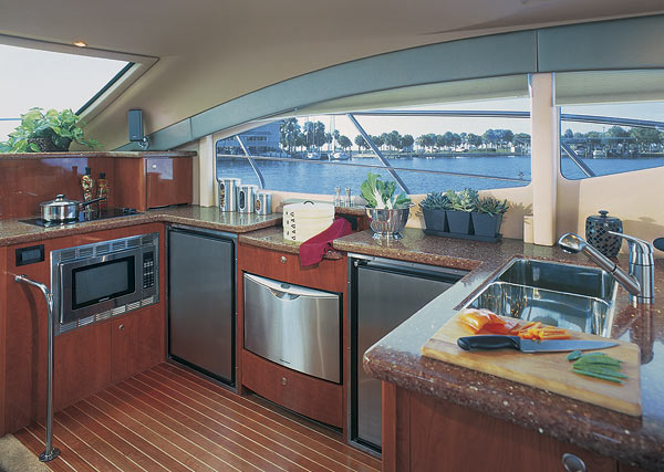 cruisers477-yacht-g2.jpg promo image