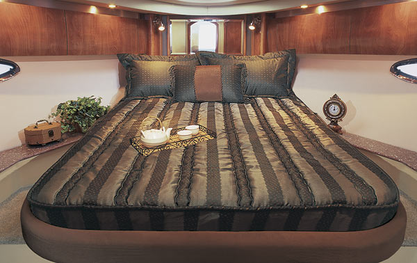 cruisers477-yacht-g4.jpg promo image