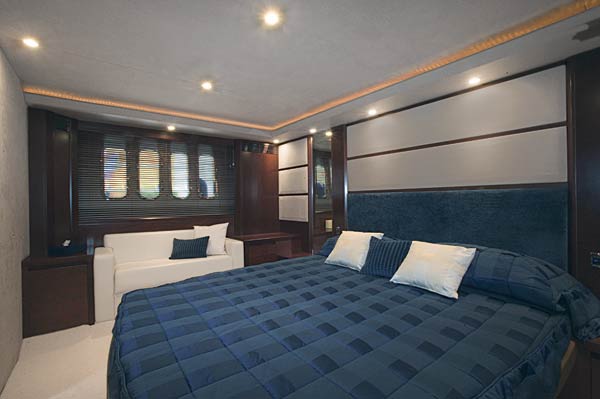 vikingv70-yacht-g3.jpg promo image