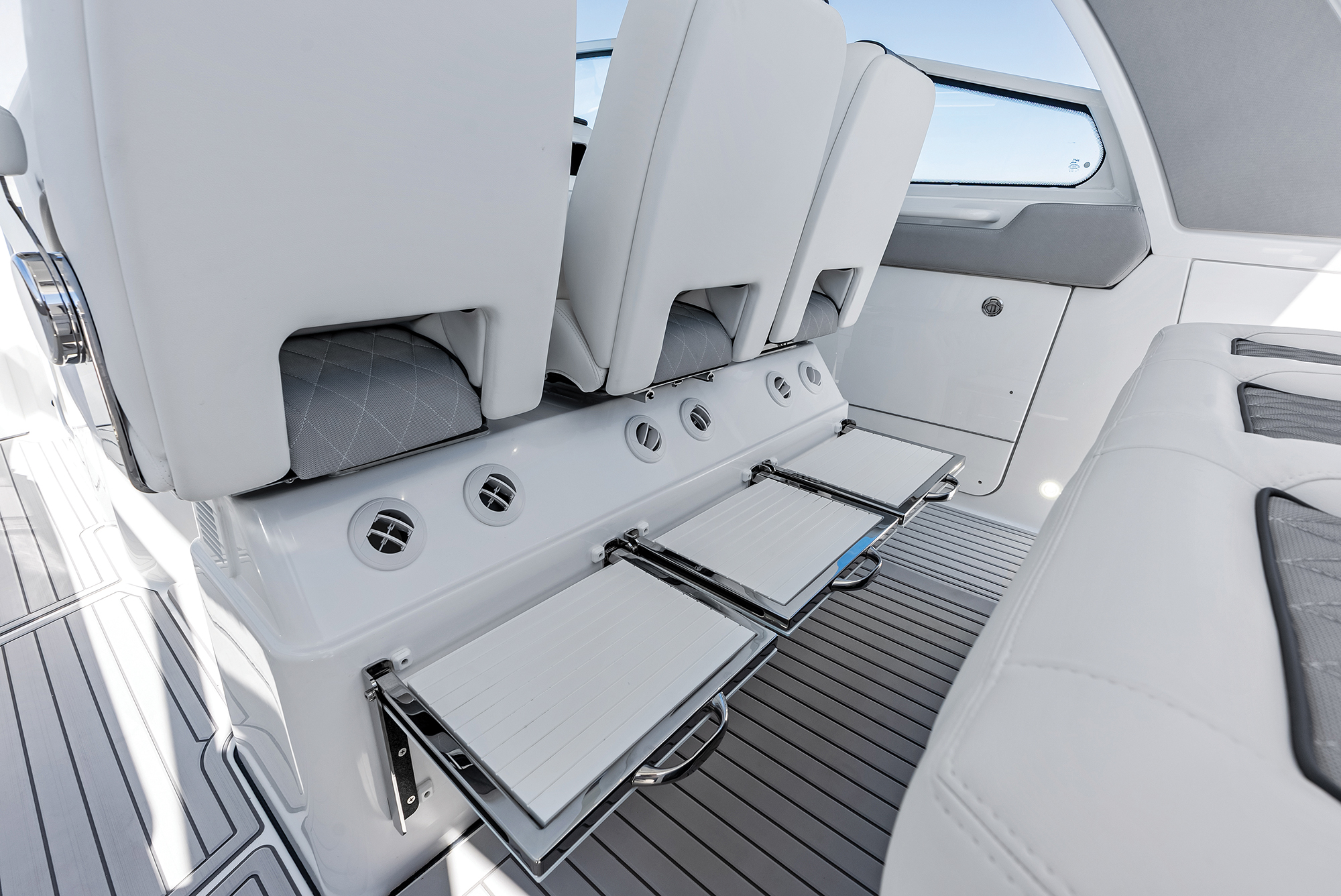 Everglades 367CX Review: Luxury Meets Fishing