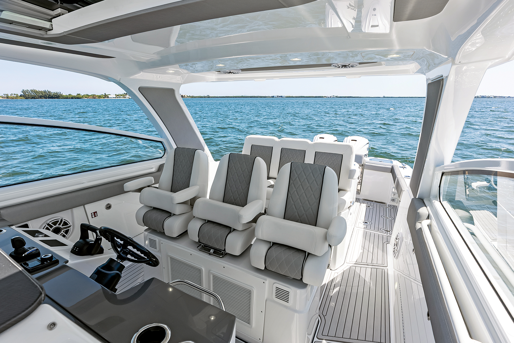 Everglades 367CX Review: Luxury Meets Fishing