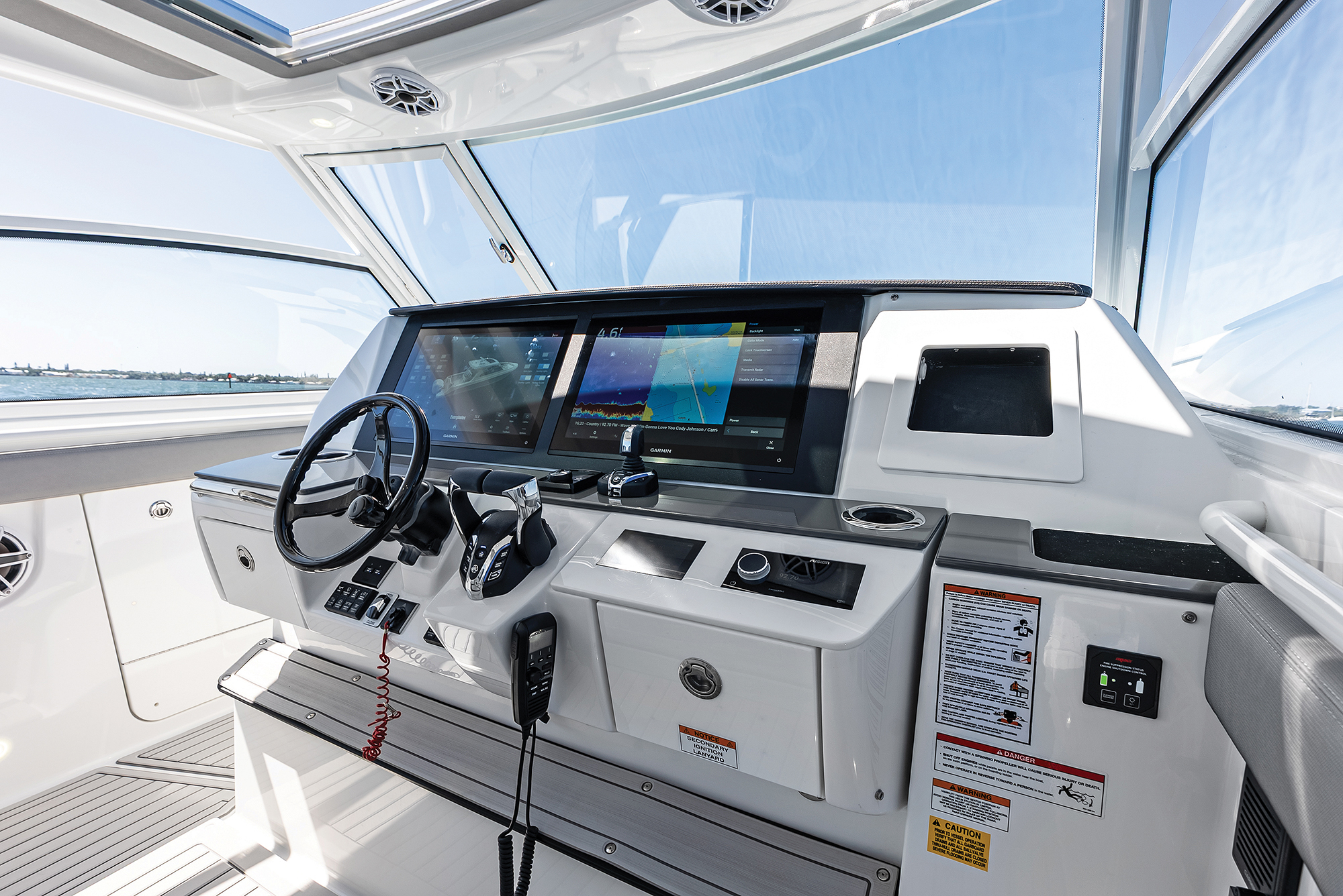 Everglades 367CX Review: Luxury Meets Fishing