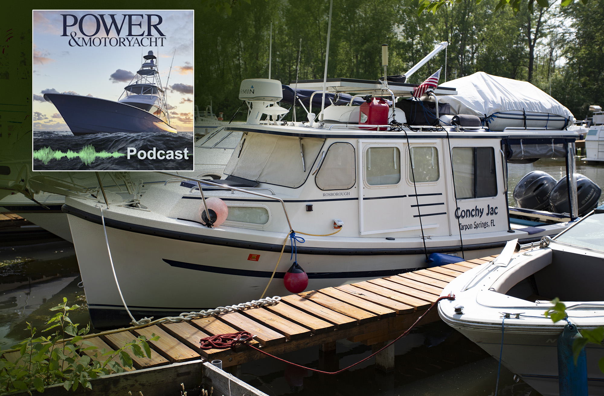 25' boat at a dock