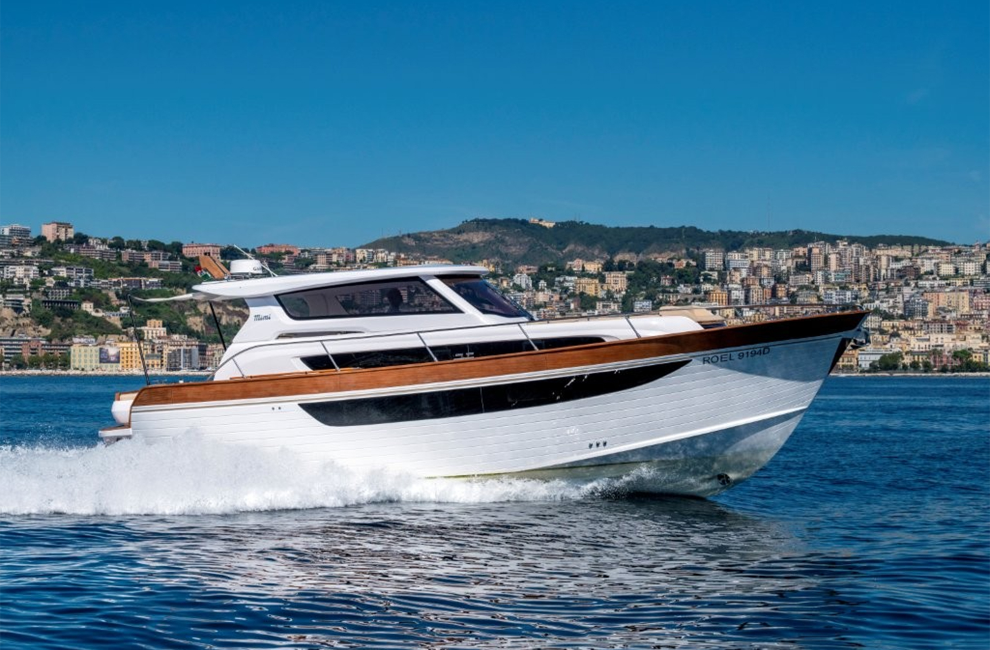 feat_Cantiere Mimì Cantiere Mimì yacht under power
