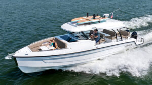 Cruisers 38 VTR Open