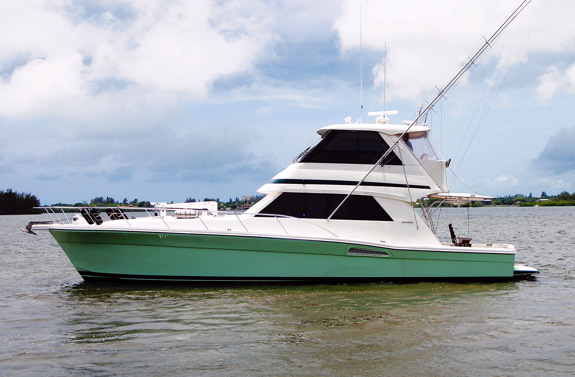 feat_Riviera 48 Convertible