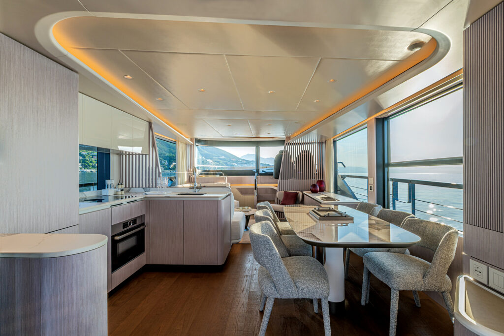 Absolute Navetta 62 interior