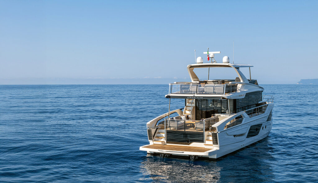 Absolute Navetta 62 seen from behind