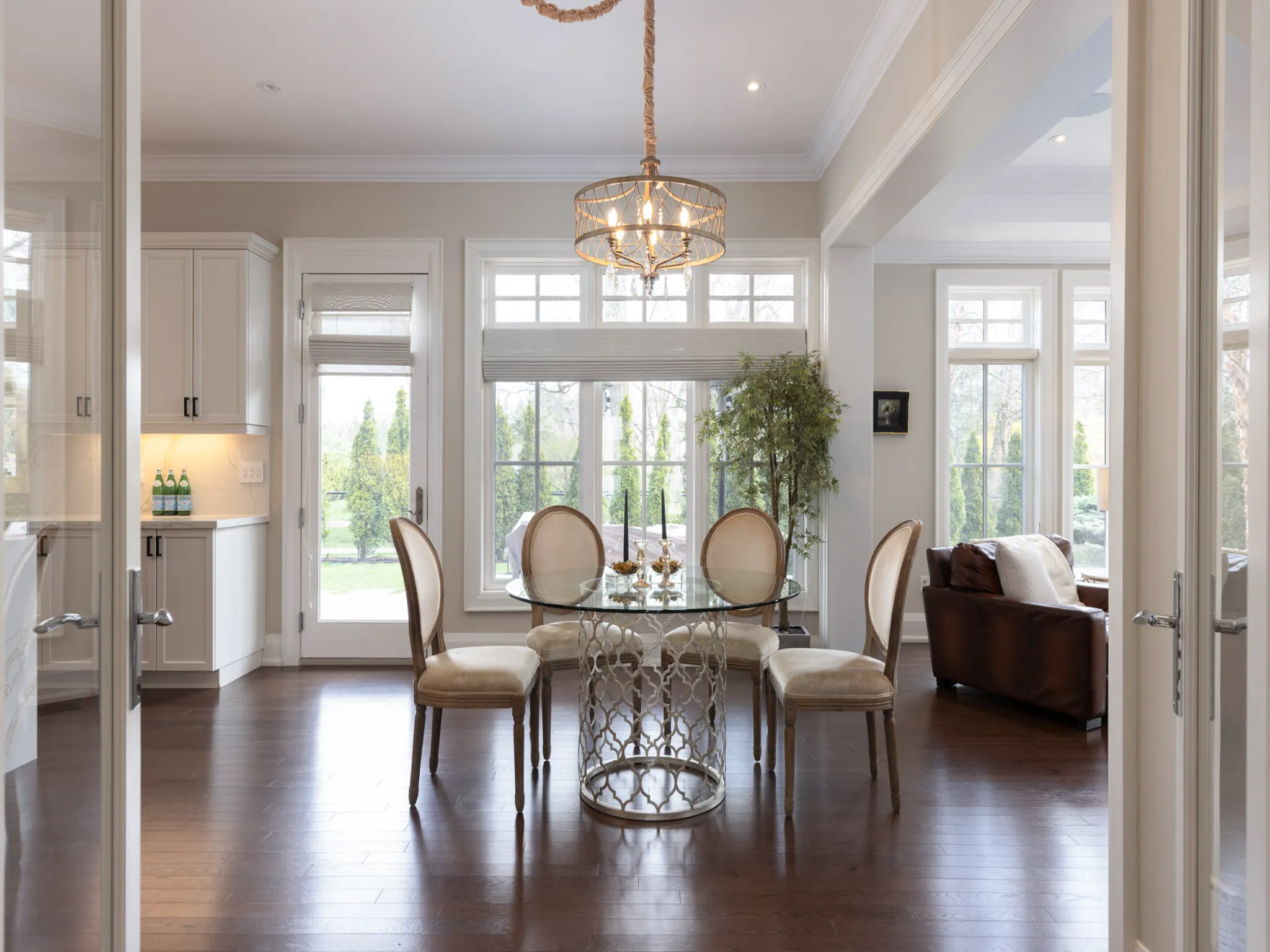 eat in kitchen - room off kitchen for dining at round table