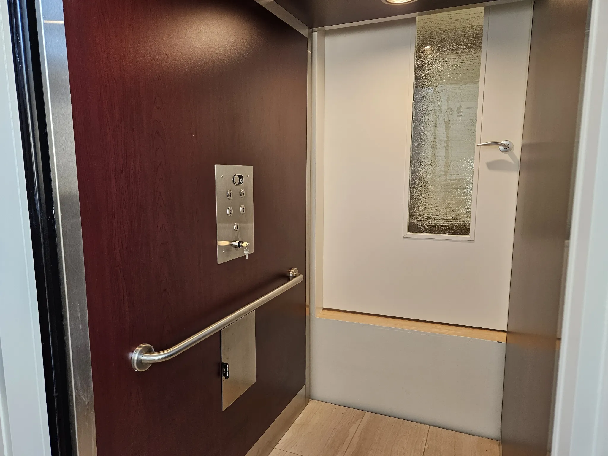 elevator that services all levels