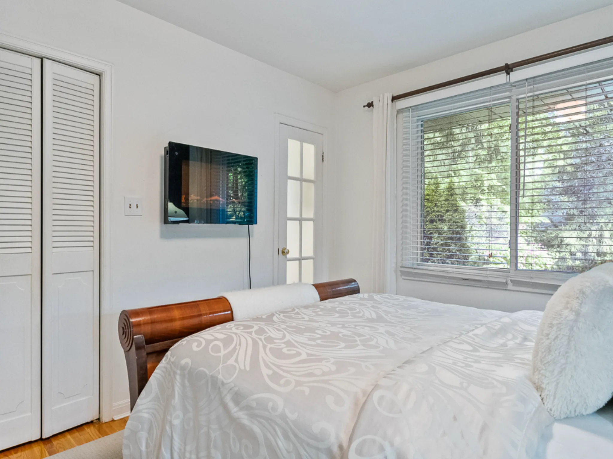 principle bedroom with views to yard