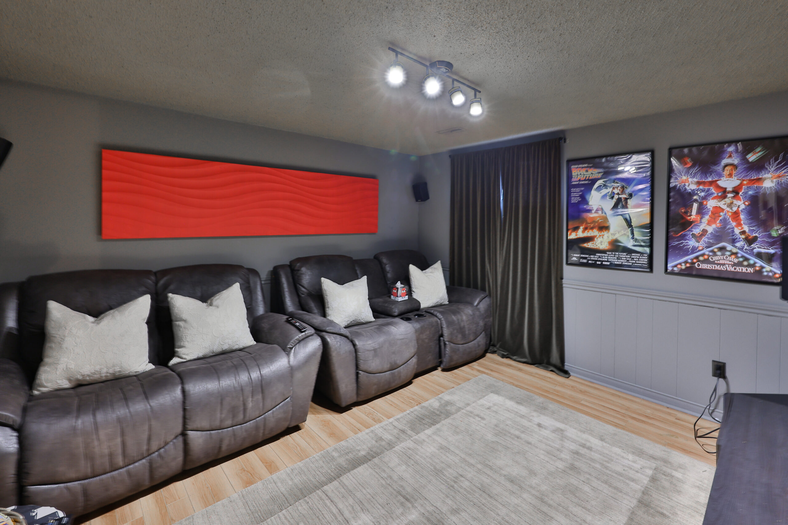 theater/entertainment room