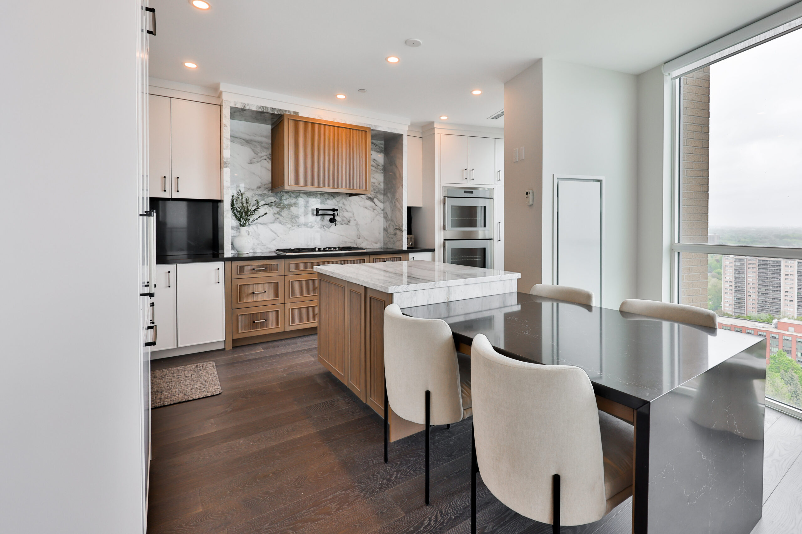 kitchen with island and breakfast area