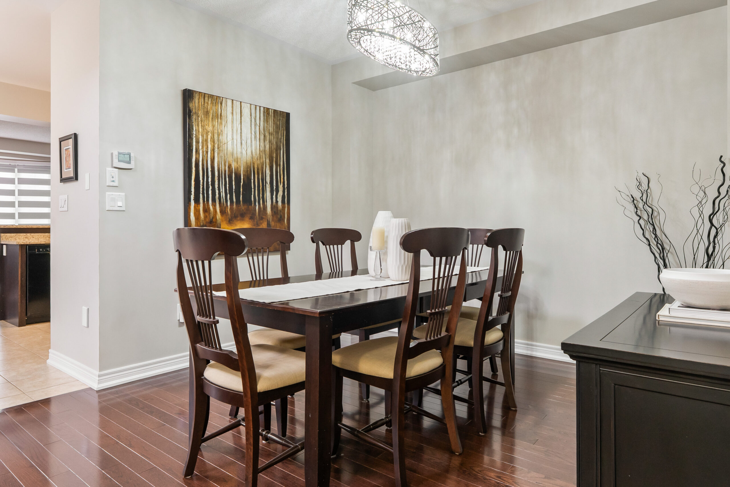 large dining room with access to kitchen