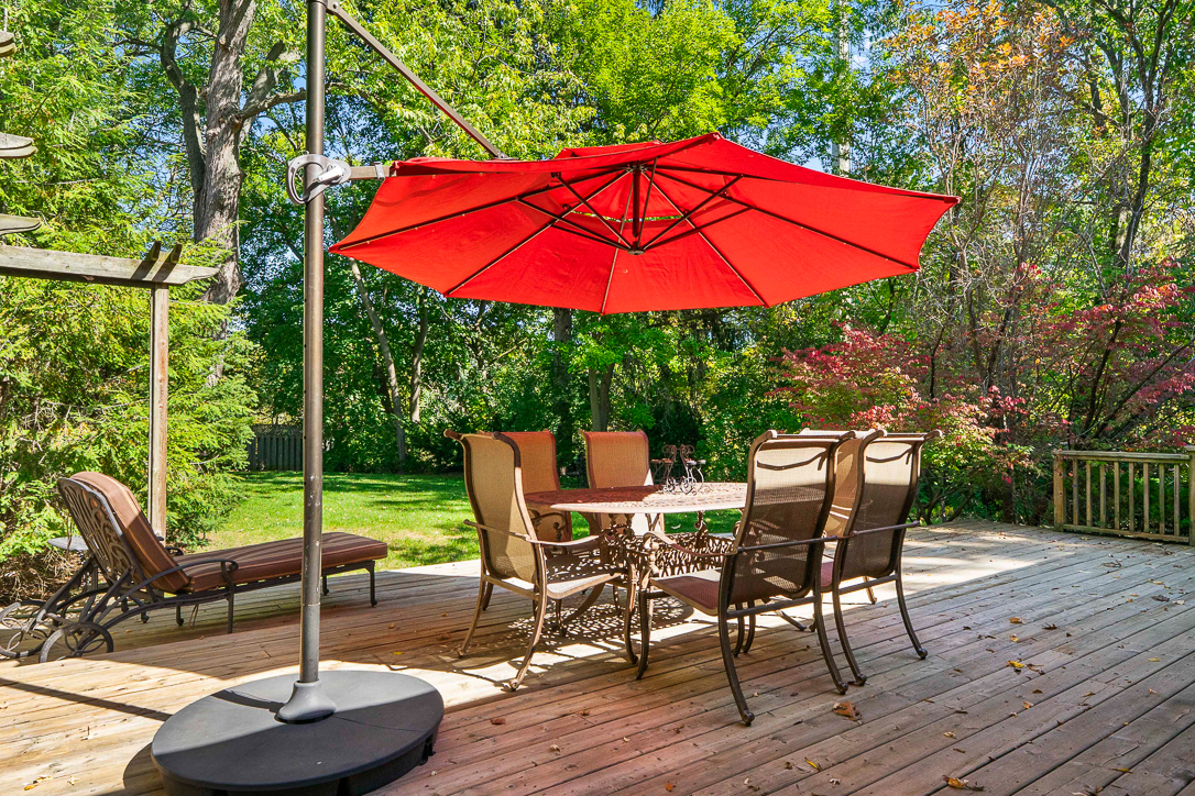 dining area showing the depth and privacy of the lot