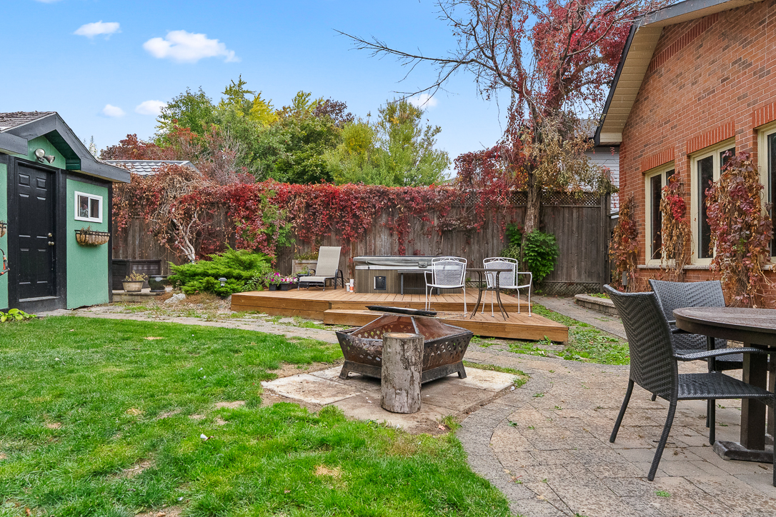 fire pit with dining area