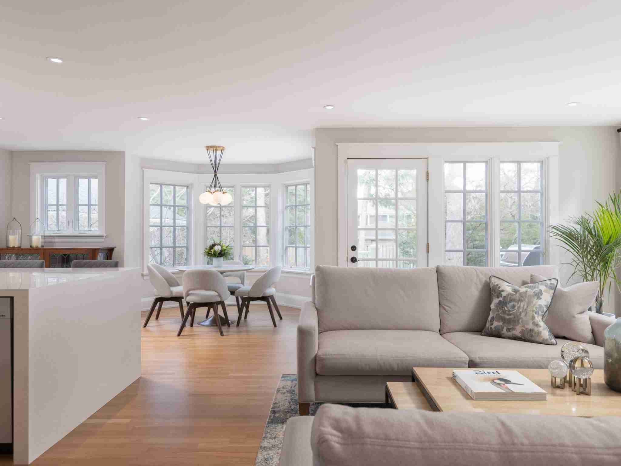 Open concept living room leading to the breakfast area