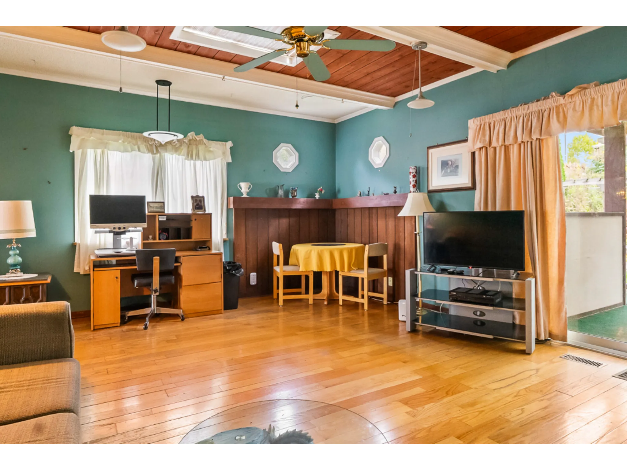 family room with large ceiling fan
