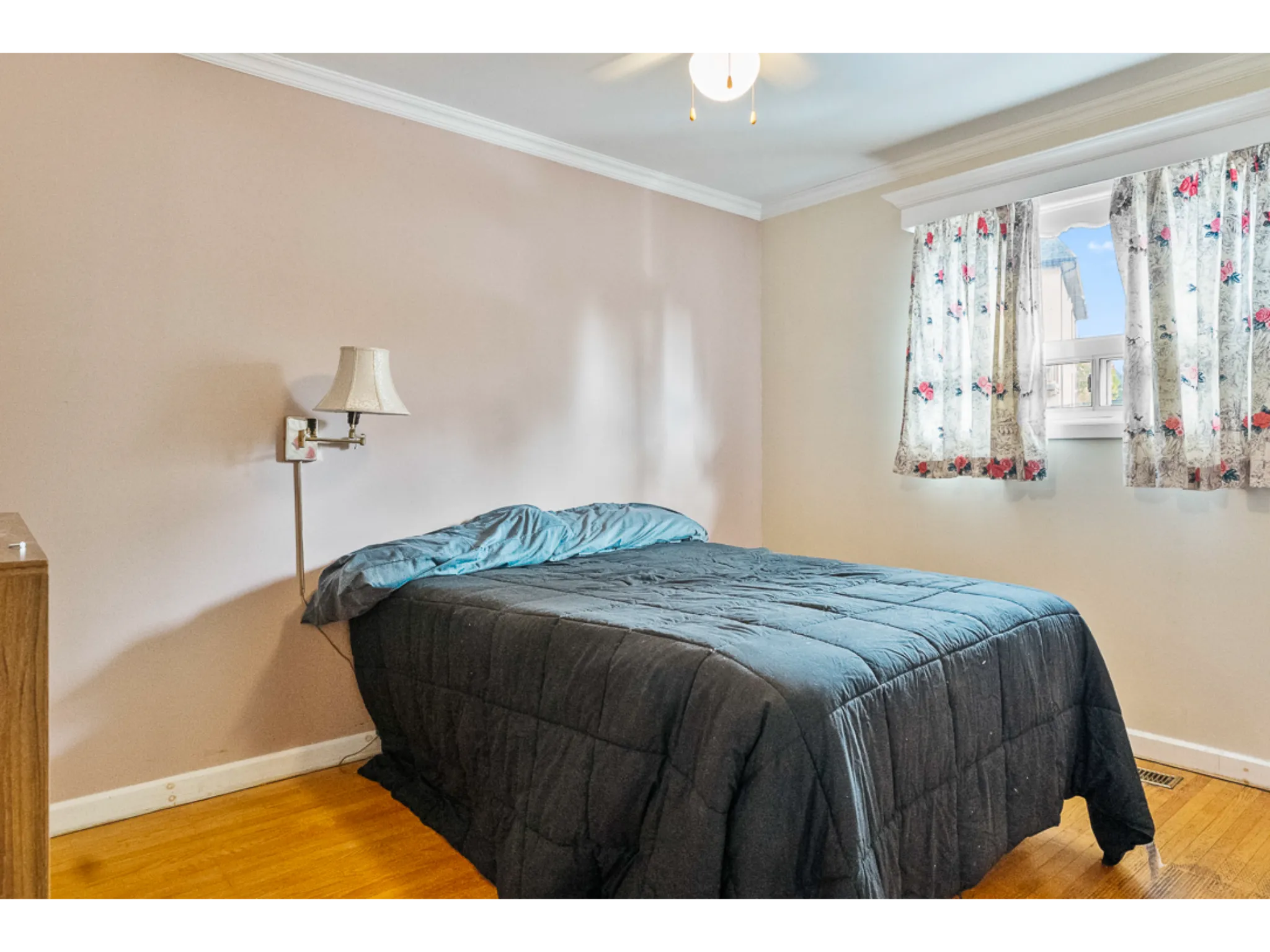 bedroom 2 with wall sconce