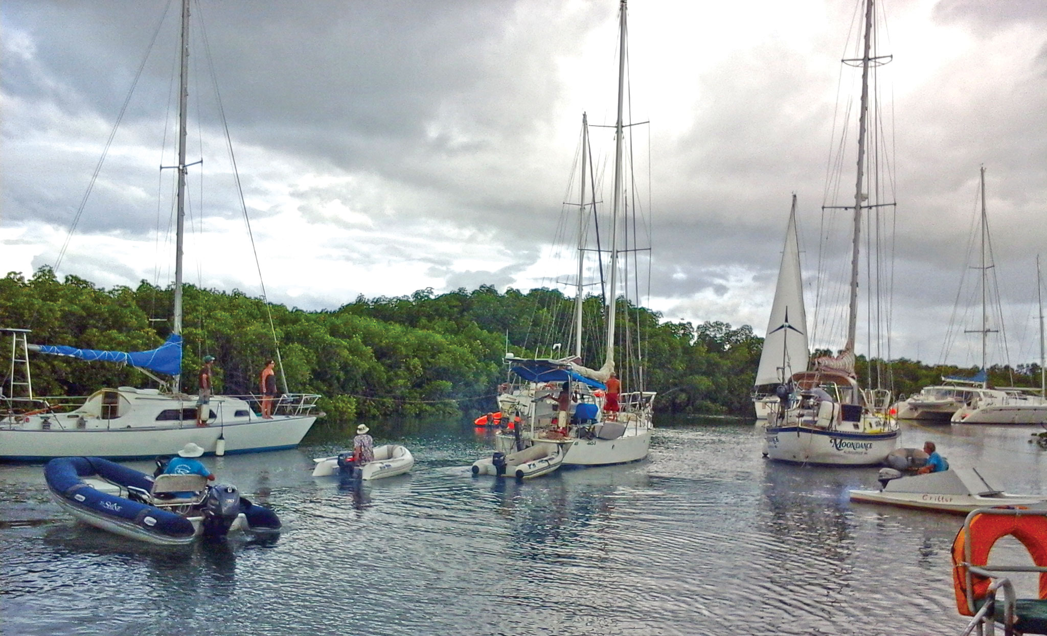 Assisting-yachts-to-their-places