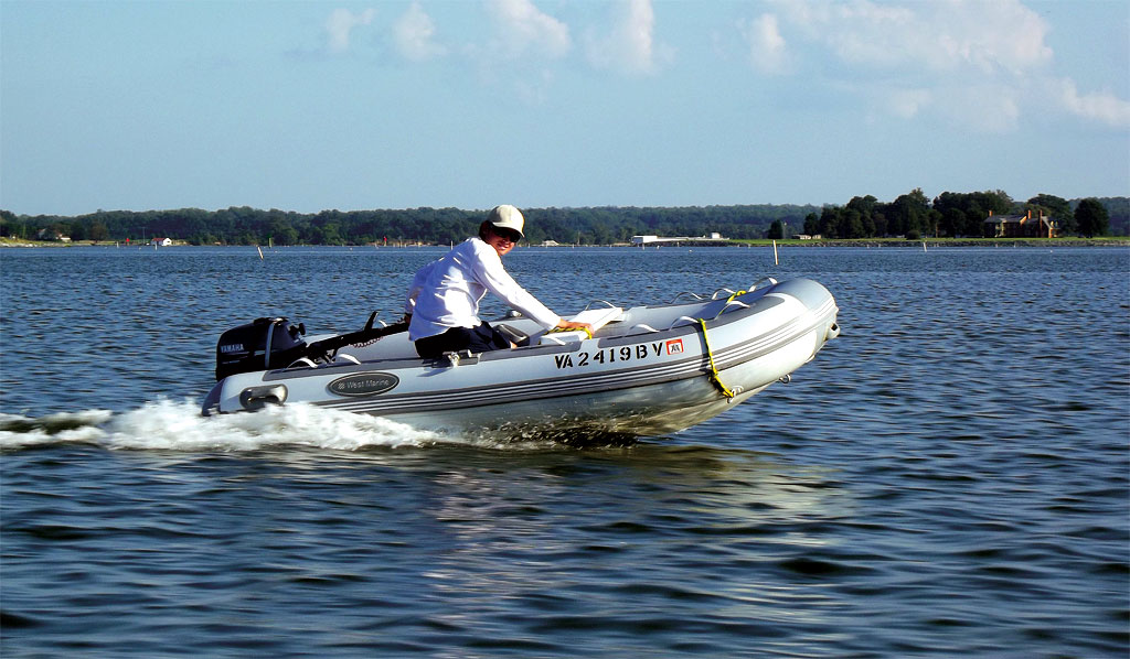 dinghy-on-plane