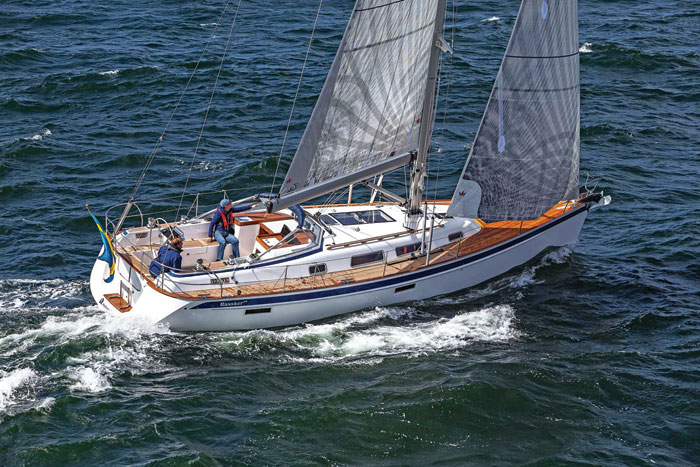 HallbergRassy412-700x