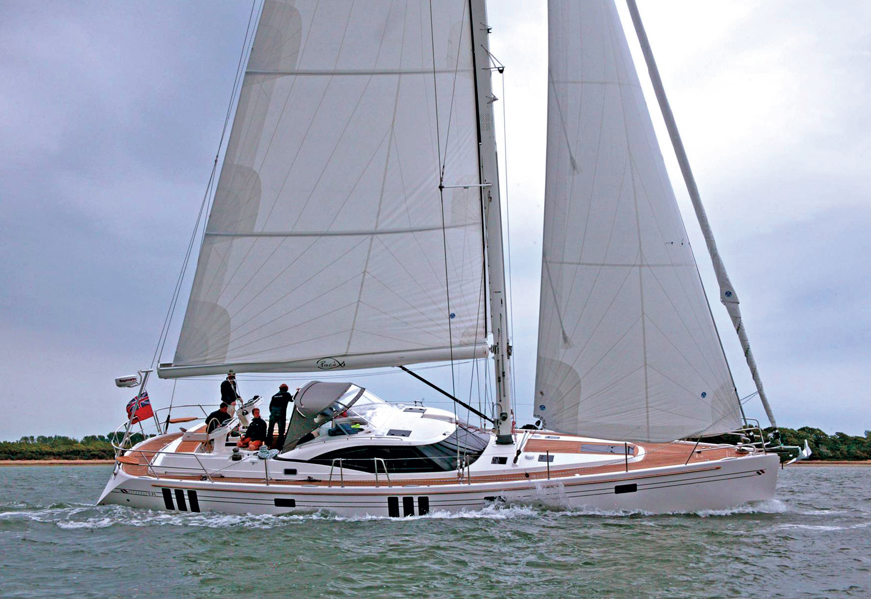 Southerly-540-making-way-on-port-tack