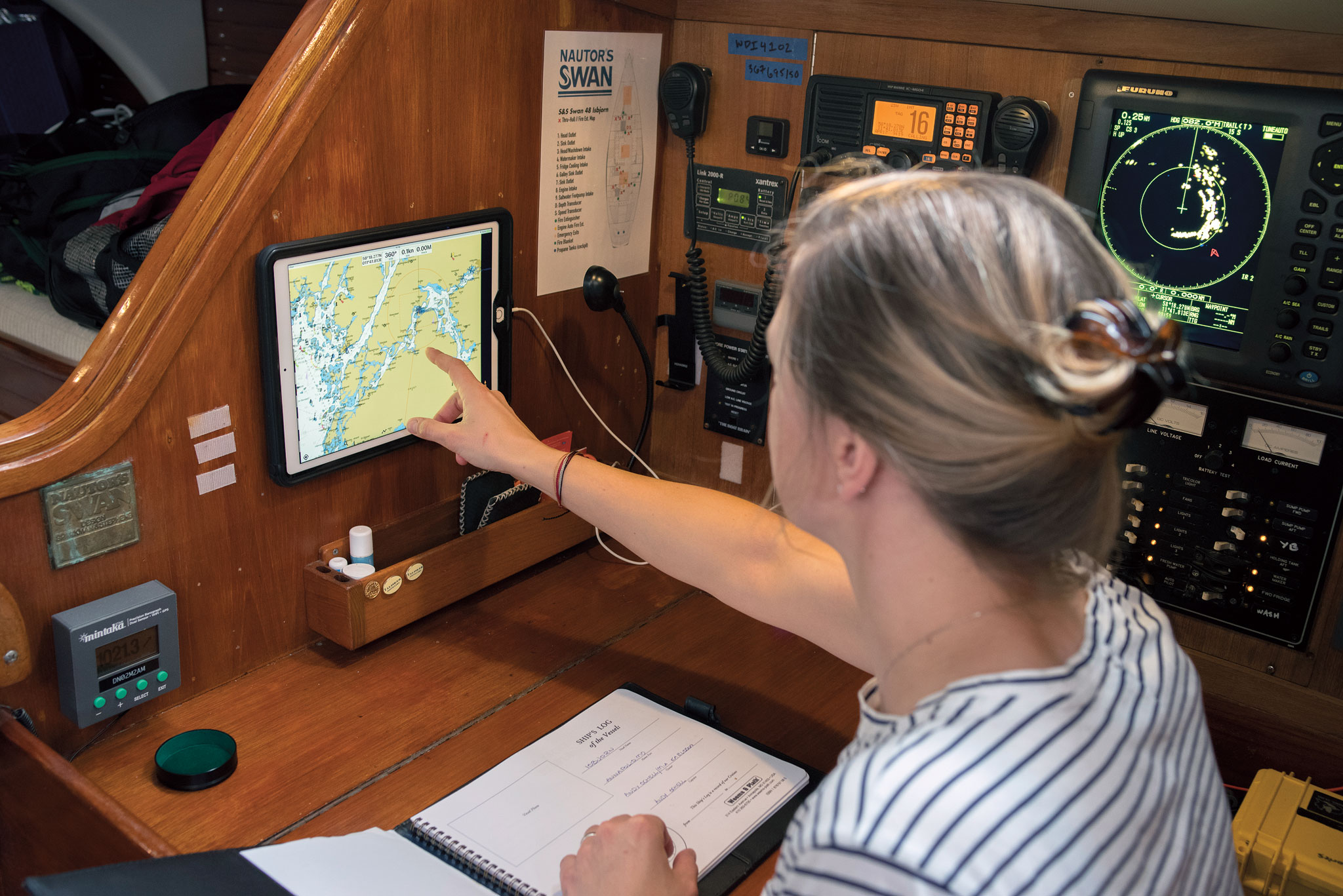 Belowdecks-iPad-and-new-Furuno-1835-dedicated-Radar Belowdecks-iPad-and-new-Furuno-1835-dedicated-Radar