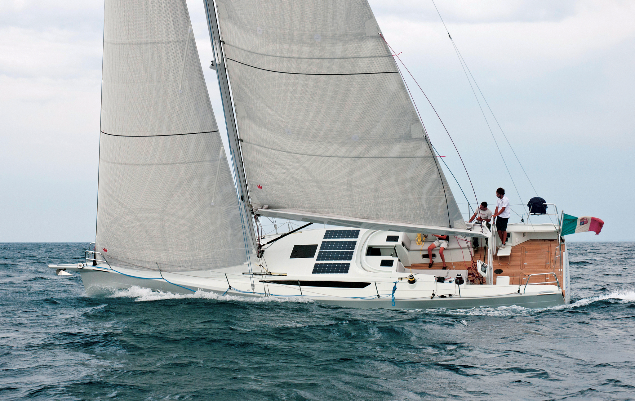 01-LEAD-Solbian-panels-on-Vismara-V47-Fast-Cruiser