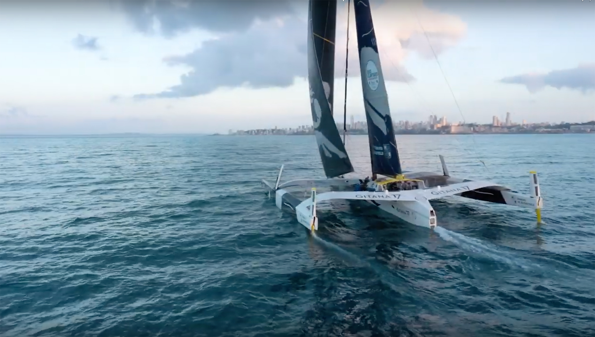 Video--Edmond-de-Rothschild-Maxi-tri-Pitstop
