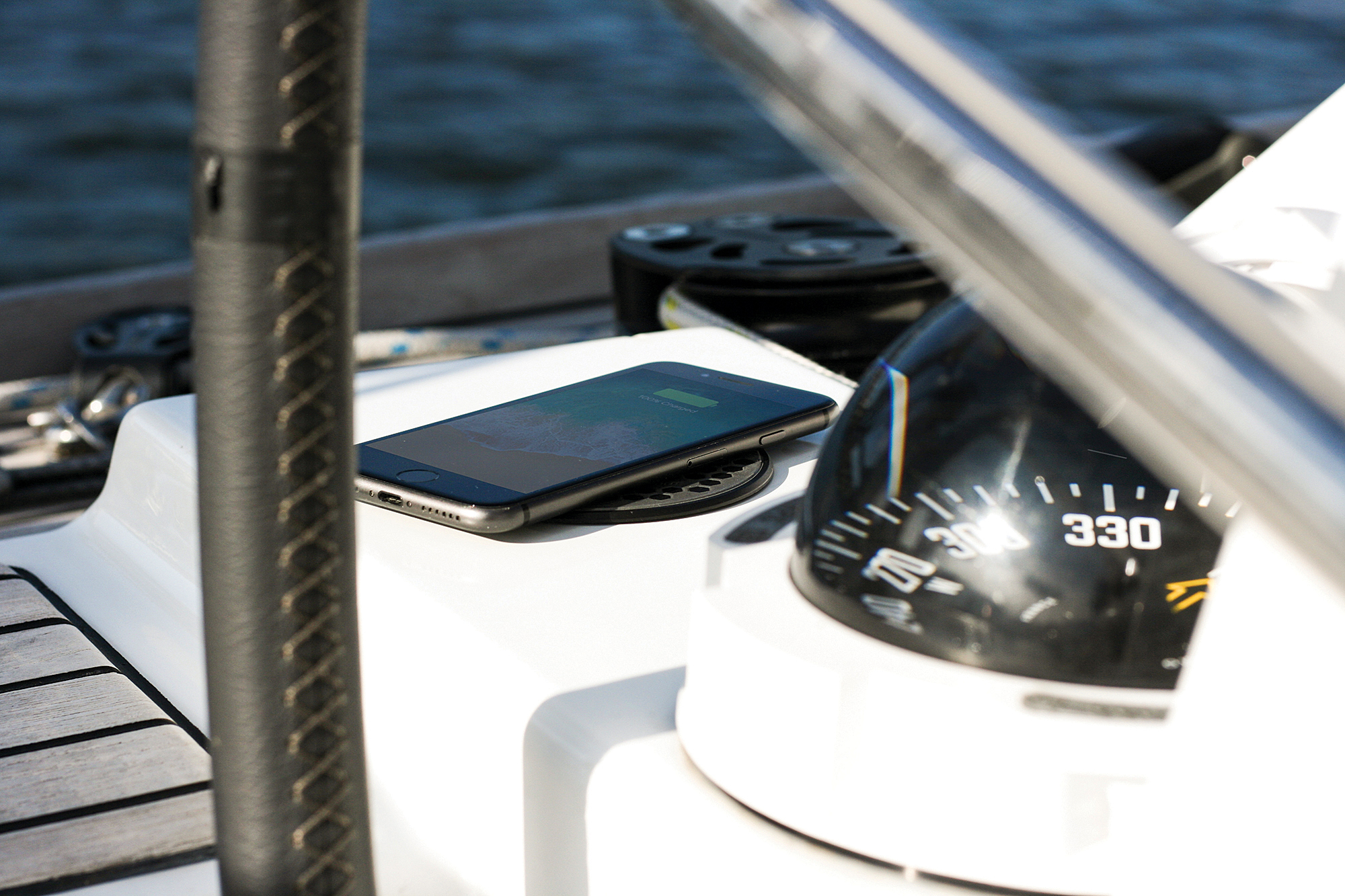 Scanstrut-ROKK-wireless-S-C-CW-02E-Yacht-Helm