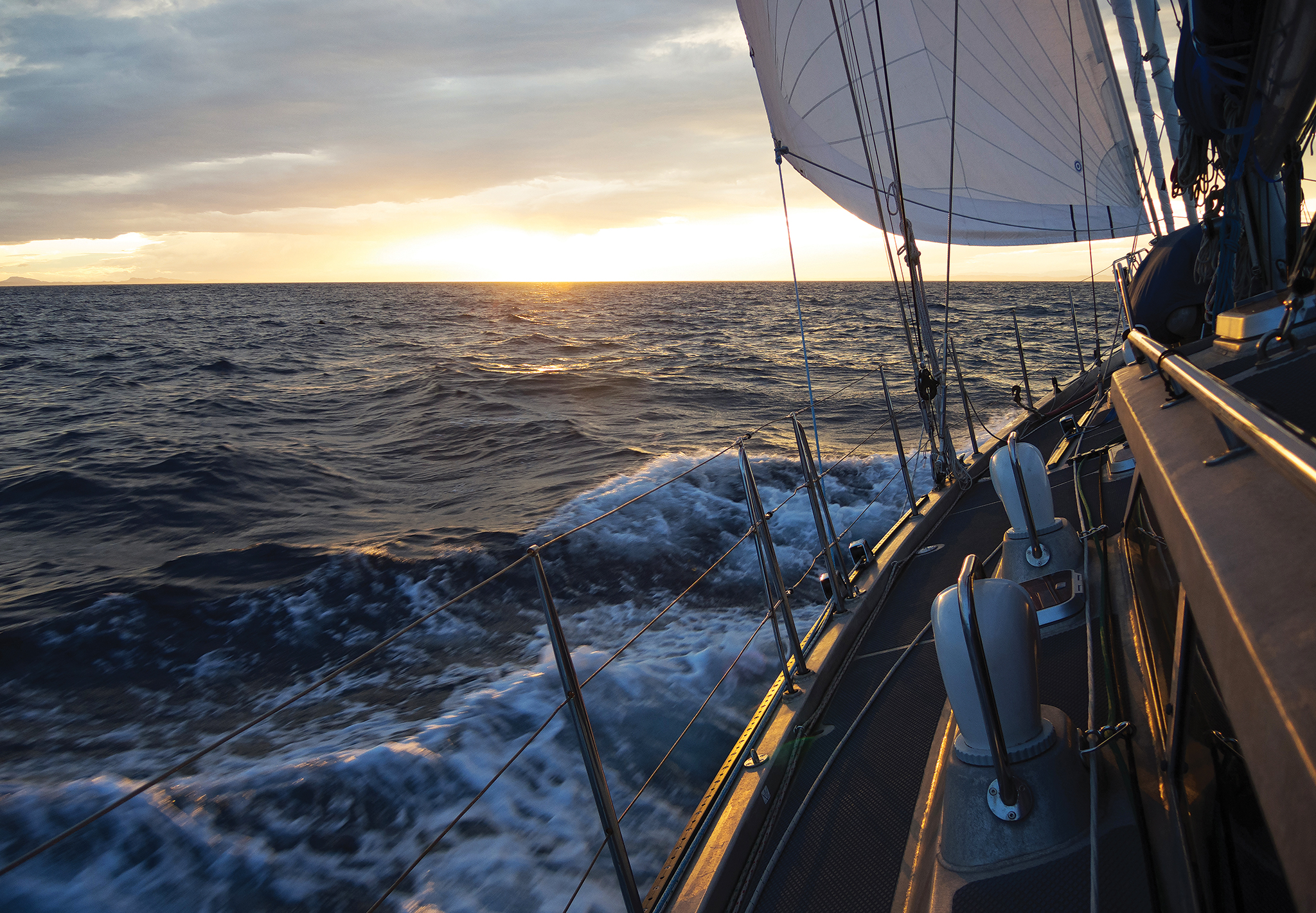 01-LEAD-Sailing-upwind.-300-dpi