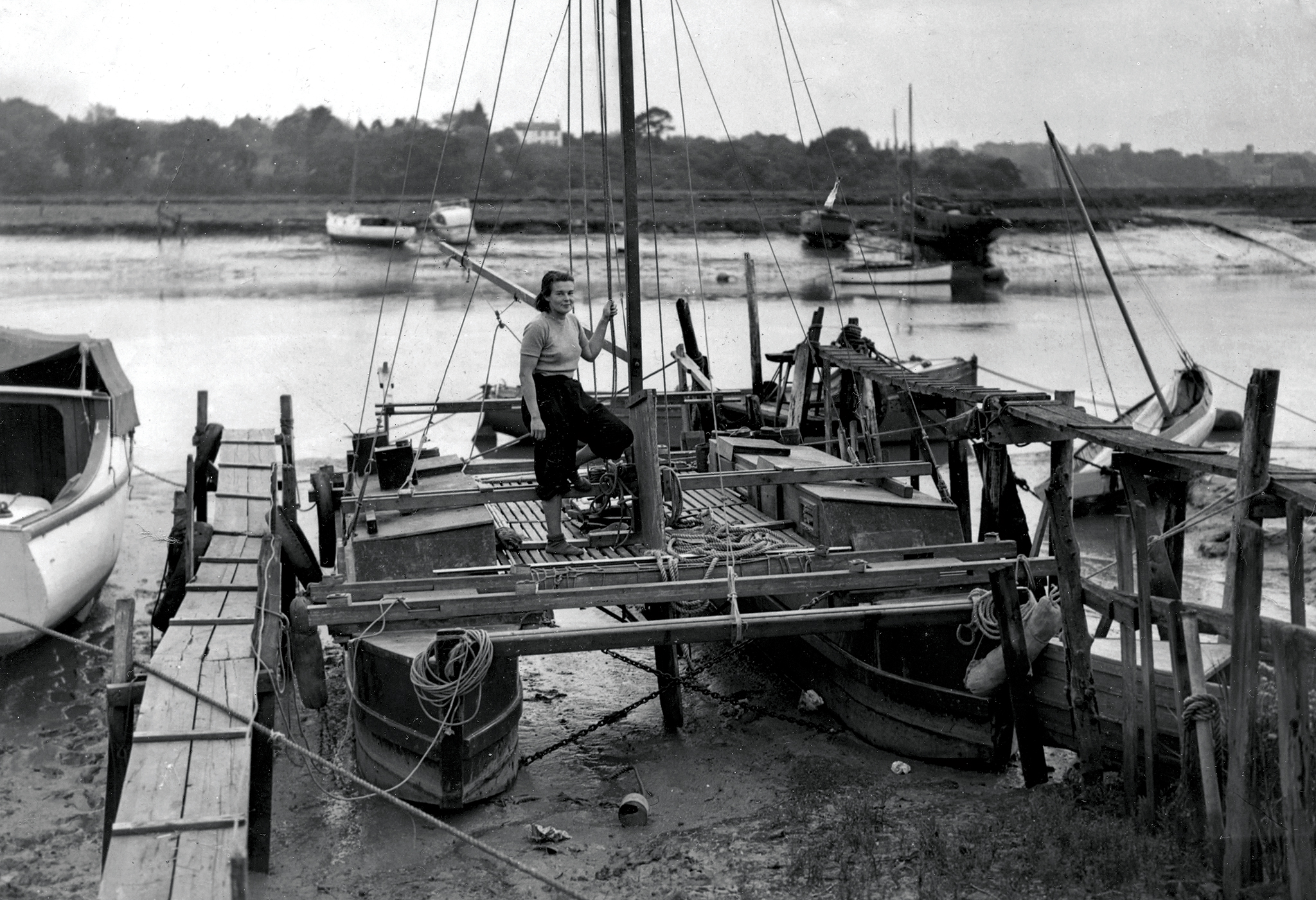 01-LEAD-Tangaroa-Wivenhoe-1954-straightened-mono