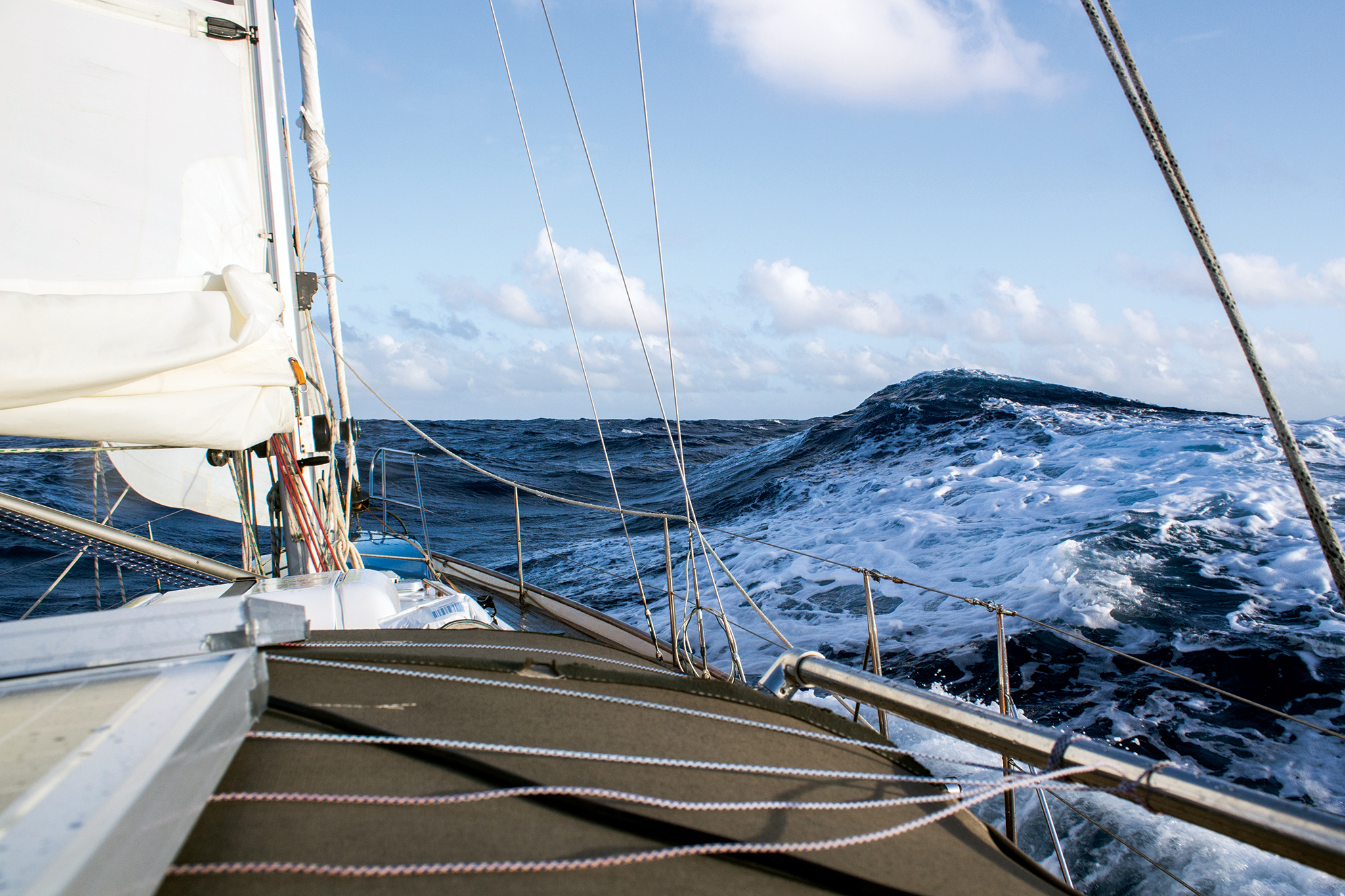 1-LEAD-Lumpy-seas-on-passage-to-Hawaii