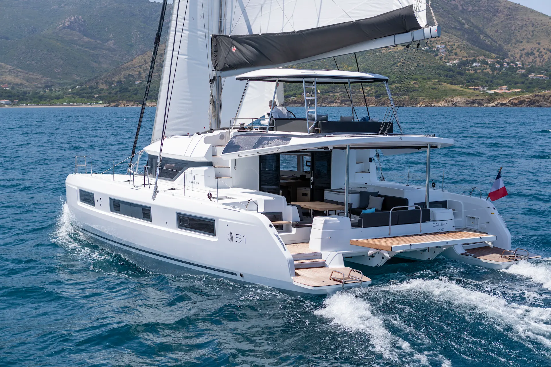 Lagoon 51 navigation carré extérieur_0