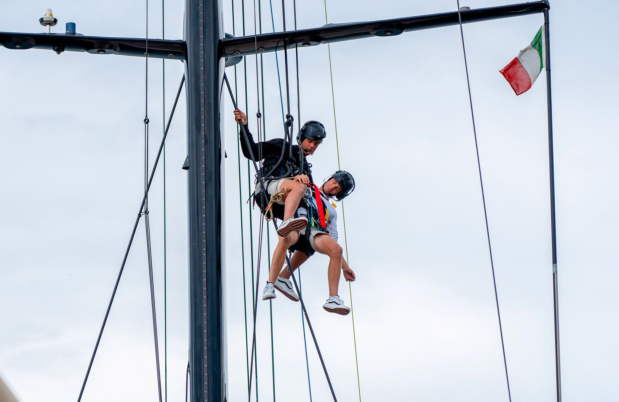 The course includes real-world demos, like the scenario of retrieving someone unconscious or hurt up the rig, Photo courtesy of Harken
