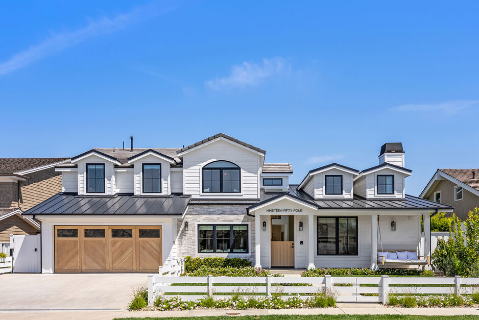 麗ページ 1954 Port Locksleigh Pl Newport Beach, California by Hailey Potok