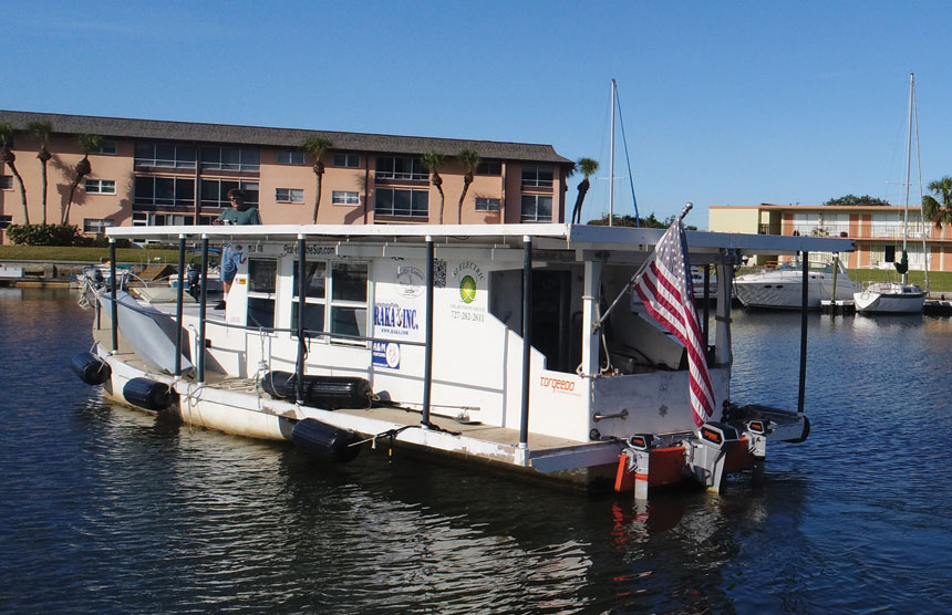pontoon-boat-with-american-flag