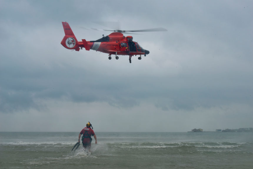 helicopter-with-diver