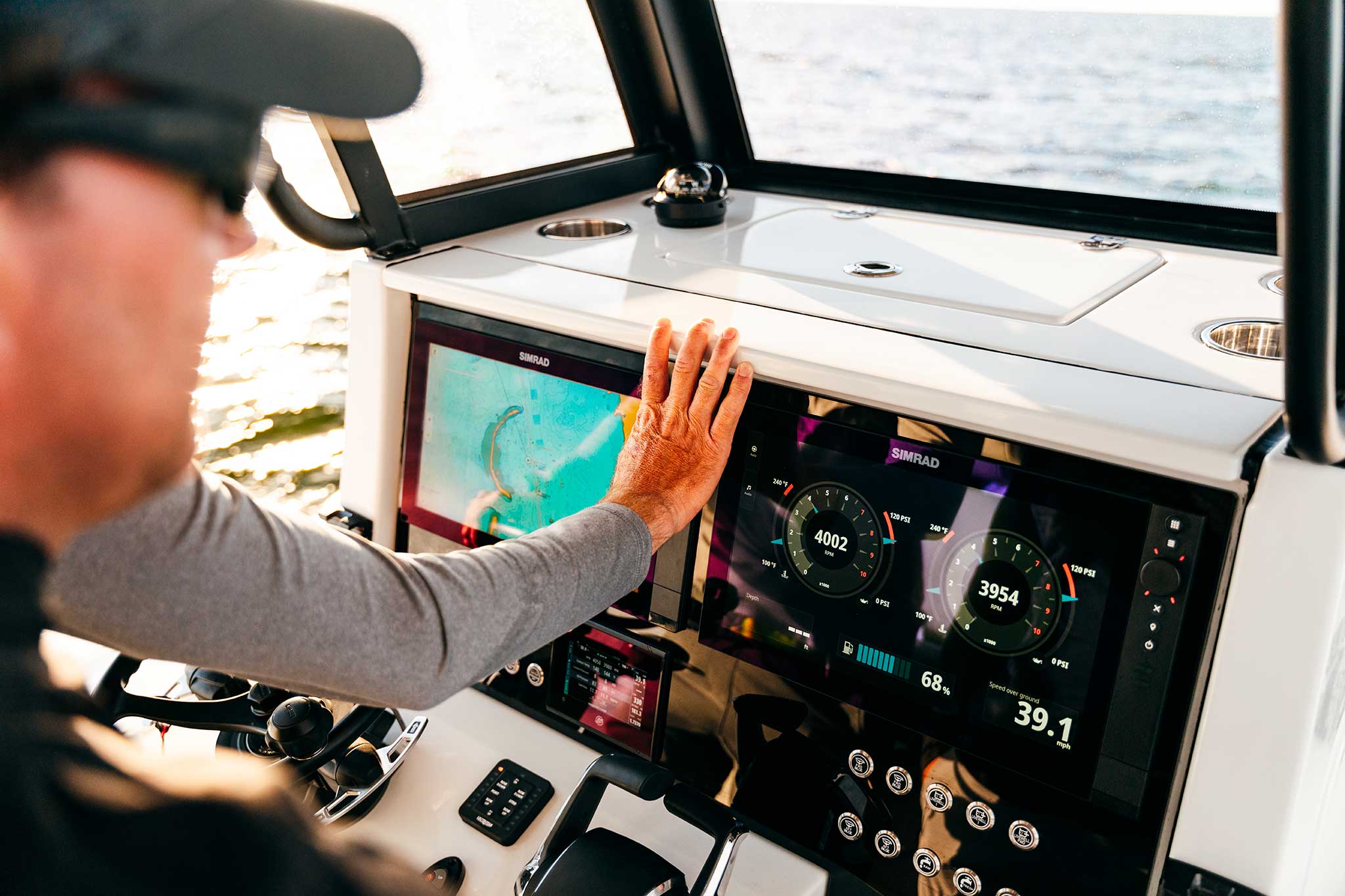 MFDs can display information from GPS, radar, sonar, other electronics and engines via the NMEA 2000 protocol.