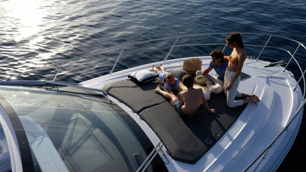 AZIMUT-CHARTER