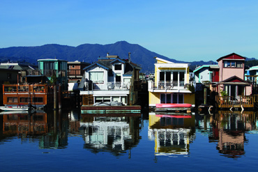 houseboat