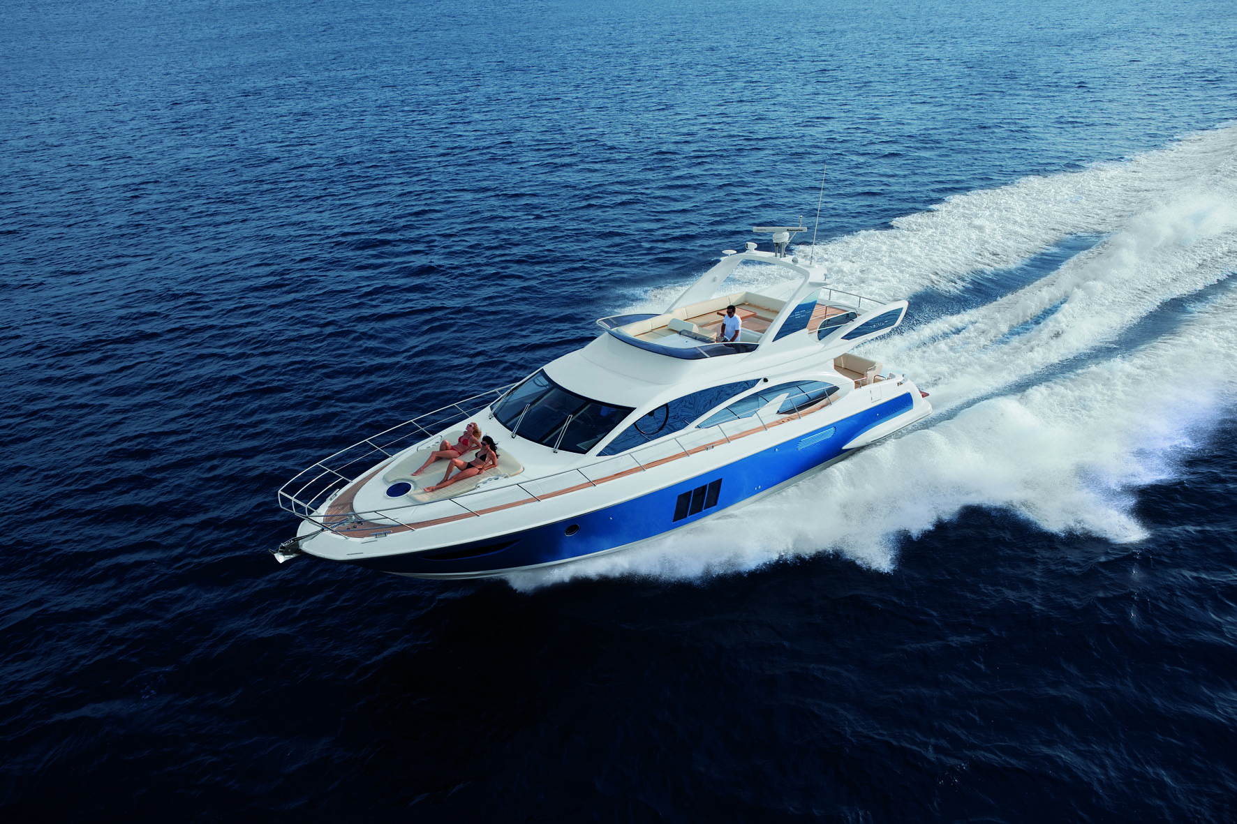 Azimut_60_Running 5_Mid res
