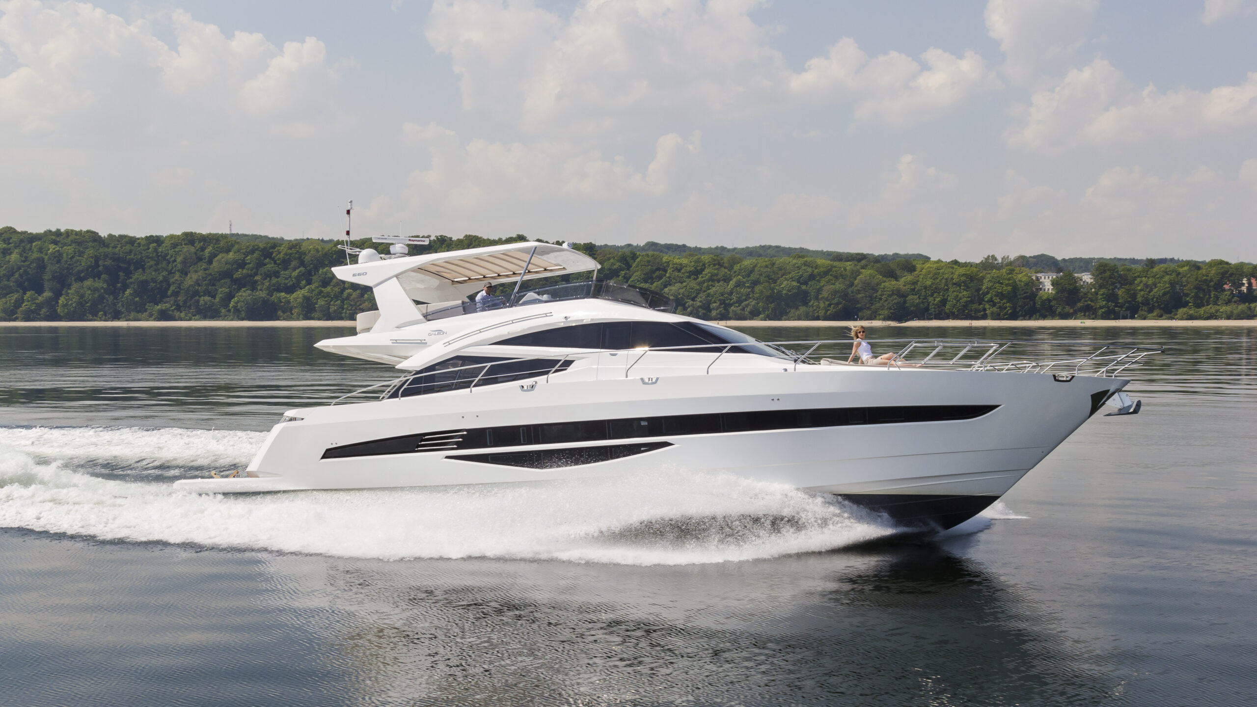 Galeon 660 Fly