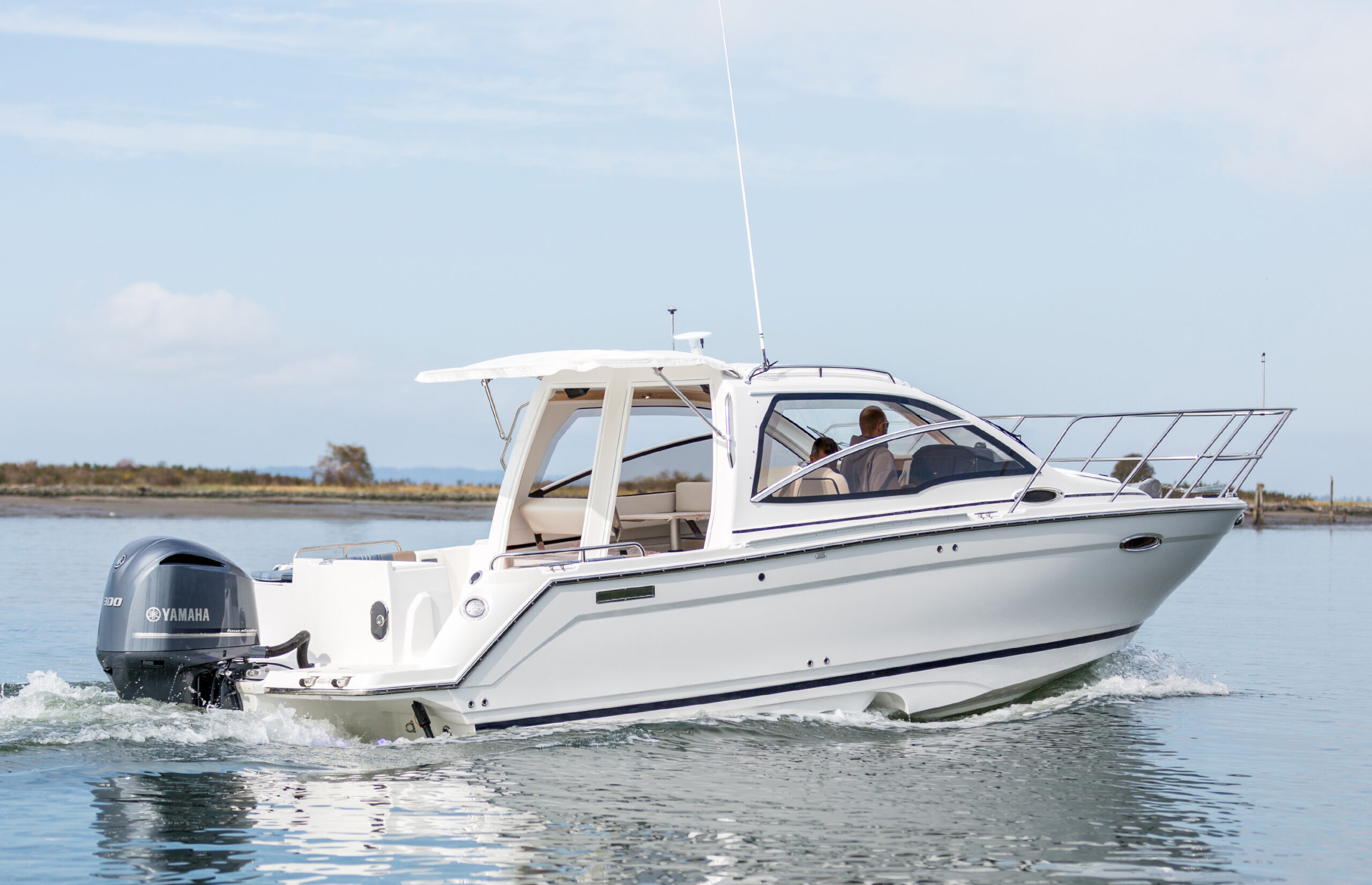 cutwater-24-sport-coupe-open-bulkhead cutwater-24-sport-coupe-open-bulkhead