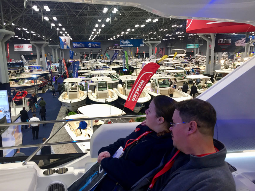 2017-show-photo-from-sea-ray-460