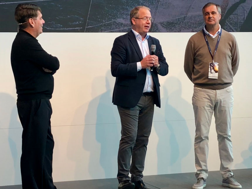 Volvo-Penta-of-the-Americas-president-Ron-Huibers-(left);-Volvo-Group-CEO-Martin-Lundstedt-(center);-Volvo-Penta-president–Björn-Ingemanson-(right)x860 Volvo-Penta-of-the-Americas-president-Ron-Huibers-(left);-Volvo-Group-CEO-Martin-Lundstedt-(center);-Volvo-Penta-president--Björn-Ingemanson-(right)x860