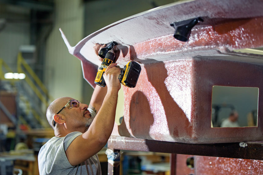 searay-man-working-on-boat